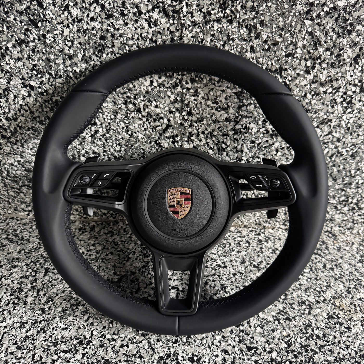 NOON build in black leather with black spokes and airbag ring, buttons and paddles