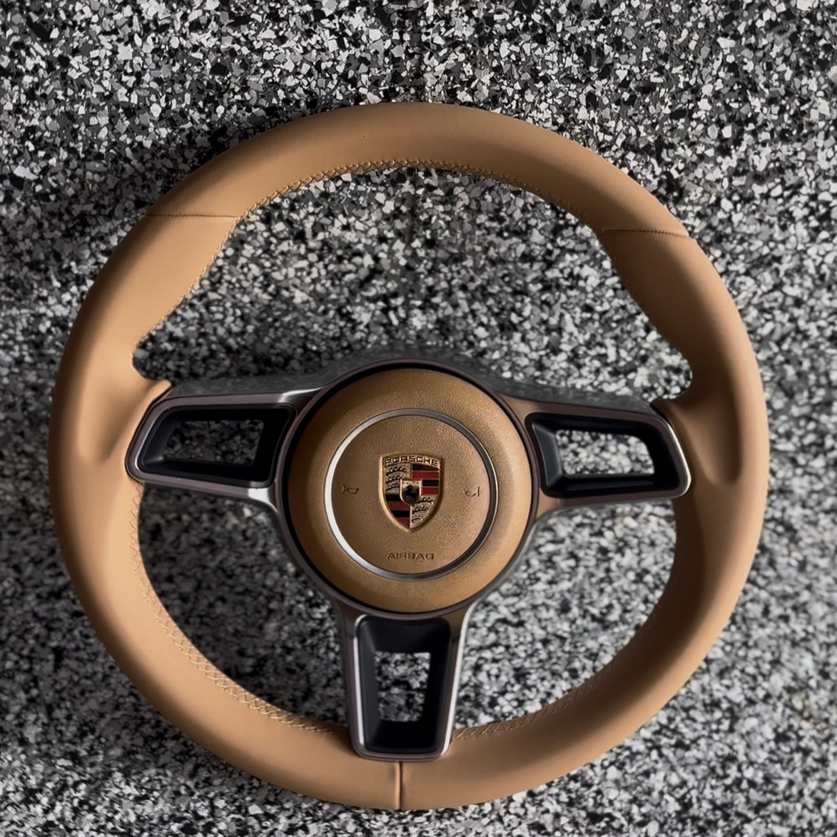 NOON wheel in Luxor beige leather with beige stitching, silver spokes and silver airbag ring, no controls